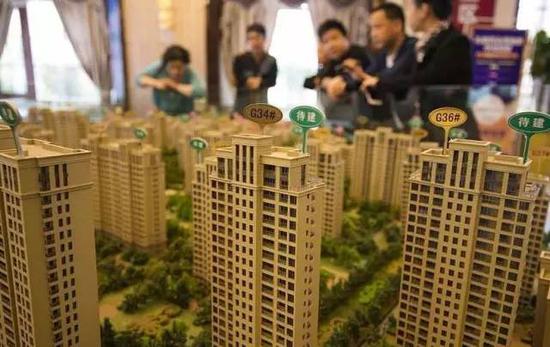 新一轮楼市调控 二三线城市纷纷使出“缩短限售年限”等杀手锏，市场风向渐变